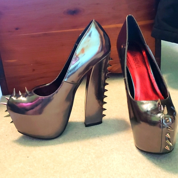 Veda Soul Bond-Worn Once-Spikes-Gun Metal Gray Metallic - Picture 1 of 14